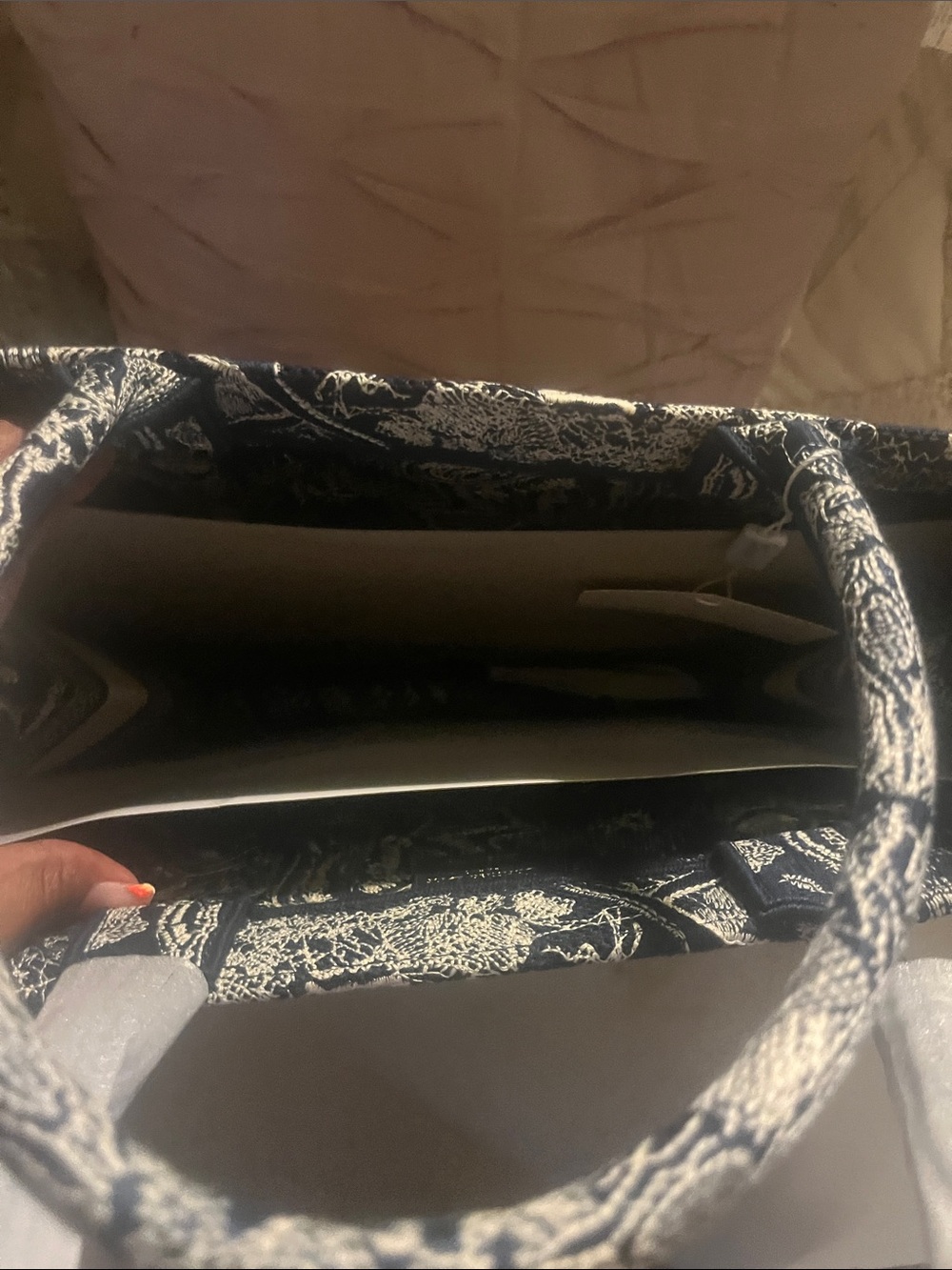 Beautiful Navy & White Embroidered Tote with dust bag - Picture 5 of 5